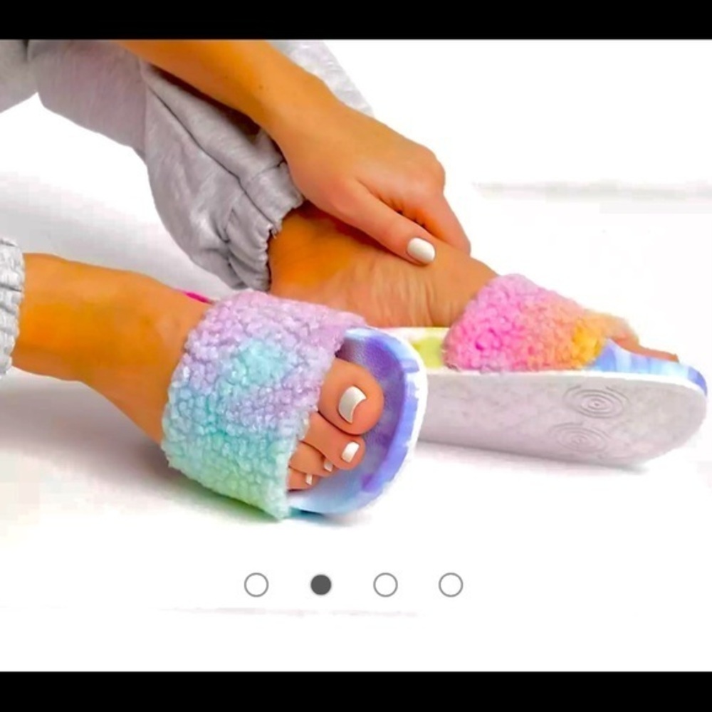 Steve Madden Shear Faux Fur Tie Dye Slip On Sandals slides rainbow